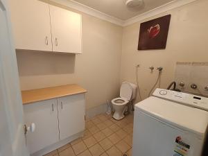 Ένα μπάνιο στο Budget Queen Room - 494