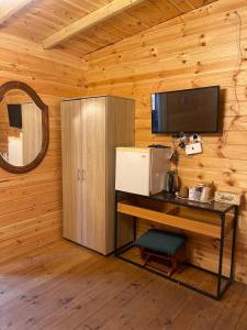 a room with a desk and a television in a cabin at Relax Home Nazareth Rawaqan 2026 منتجع روقان צמר נצרת in Nazareth