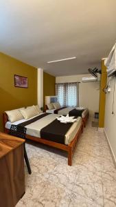 Ένα ή περισσότερα κρεβάτια σε δωμάτιο στο Moonlight Residency +4 φωτογραφίες