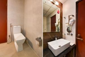 Super Townhouse Oak Sri Mahadeshwara Convention Centre Formerly Shri Aprameya Resort في Hārohalli: حمام مع مرحاض أبيض ومغسلة +26 صورة