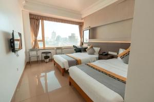 Ένα ή περισσότερα κρεβάτια σε δωμάτιο στο Grand Harbour Hotel