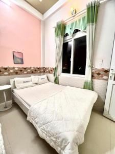 a bedroom with a bed and a window at Loc Thinh Motel in Ly Son