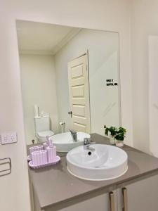 Φωτογραφία από το άλμπουμ του Mahzan on Kilcunda - Ensuite 4 σε Truganina