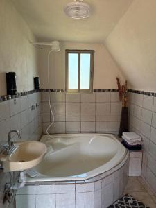 a bathroom with a large tub and a sink at Valle Colibrí in Tuxpan