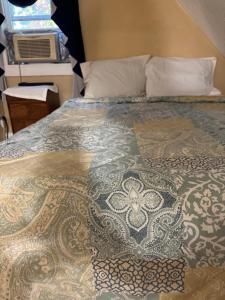 Postel nebo postele na pokoji v ubytování BedRoom with half bathroom + 17 fotografií