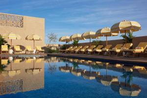 Πισίνα στο ή κοντά στο Kleo Seminyak, part of JdV by Hyatt