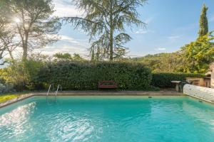 Bazén v ubytování Lou Jas Dé Raféou - Gîte Raphaël nebo v jeho okolí