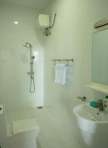 Ένα μπάνιο στο Azure Horizon Wellawatha by Tequila Holidays