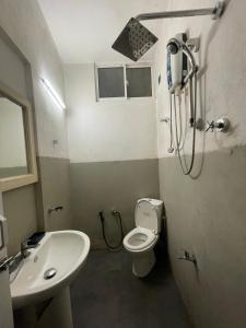 Phòng tắm tại Enderamulla Casual Home