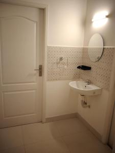 Vannituba majutusasutuses Home Stay in Puzhal