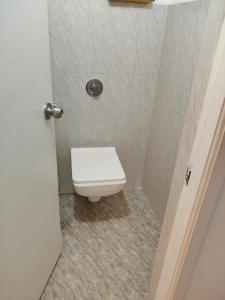 Vannituba majutusasutuses Home Stay in Puzhal