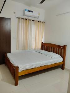Voodi või voodid majutusasutuse Home Stay in Puzhal toas