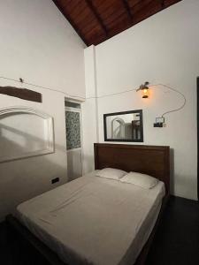 Giường trong phòng chung tại Enderamulla Casual Home