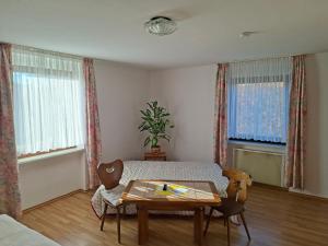 Φωτογραφία από το άλμπουμ του Gästezimmer Hagenschieß Restaurant στο Πφόρτσχαϊμ