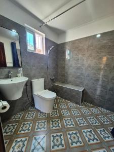 Koupelna v ubytování Kav's Beach Resort