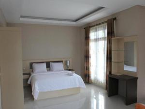 Voodi või voodid majutusasutuse Samosir Cottages Resort toas +163 fotot