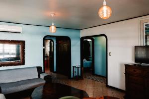 Μια τηλεόραση ή/και κέντρο ψυχαγωγίας στο Host Company Jaco Luxury