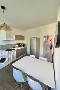 Kuchyň nebo kuchyňský kout v ubytování Charmant T3 en Provence, lumineux et tout confort