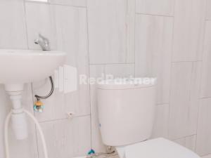 O baie la Siliwangi Guest House Syariah Tasikmalaya RedPartner +4 fotografii