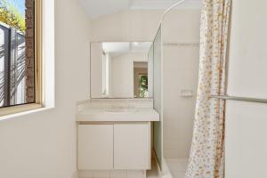 Ένα μπάνιο στο Rooms Jandakot +34 φωτογραφίες