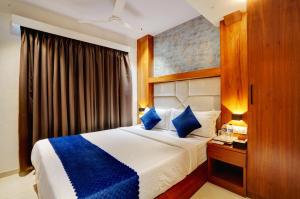 Giường trong phòng chung tại Hotel Isra Comfort Inn