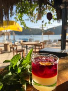 Nápoje v ubytování Salonika Suites