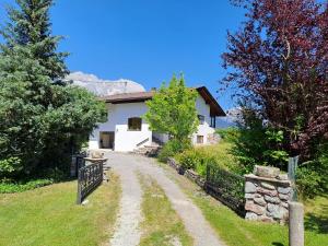 Το κτήριο όπου στεγάζεται  η παραθεριστική κατοικία