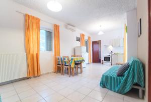 A kitchen or kitchenette at Antisamos Studios