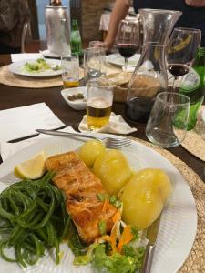 Φαγητό σε αυτός ο ξενώνας ή κάπου εκεί κοντά