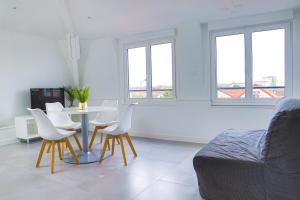 TV a/nebo společenská místnost v ubytování Le Clery Aeroport Disney transfert