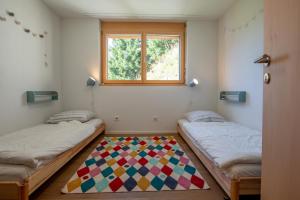 Postel nebo postele na pokoji v ubytování Gommer Sunna - Joderestutz