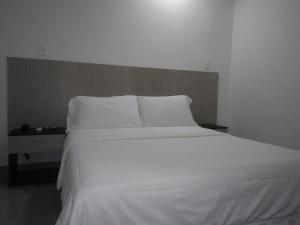 Hotel Boutique Santorini Class客房内的一张或多张床位