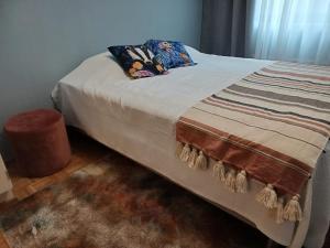 Ένα ή περισσότερα κρεβάτια σε δωμάτιο στο Peaceful Flat Near Nature & City, Good bus connections to the center & SCV!