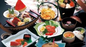 een tafel met veel borden eten erop bij Sunshine Shirako New in Shirako