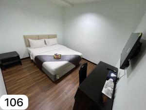 a small room with a bed and a desk at Ezzyhome Taman Molek in Johor Bahru