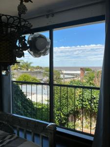 En balkon eller terrasse på Casa en el Casco Historico con Vista al Rio