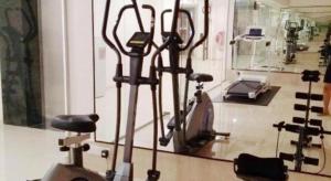Fitness centrum a/nebo fitness zařízení v ubytování KTC HOTEL + 57 fotografií