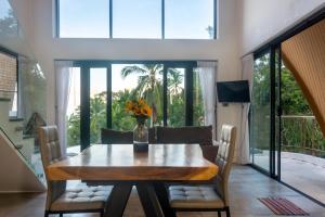 Khu vực ghế ngồi tại Villa Sawasdee Sea