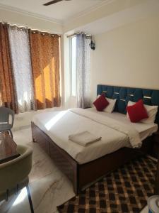 Ένα ή περισσότερα κρεβάτια σε δωμάτιο στο Kasauli Peak View Appartments