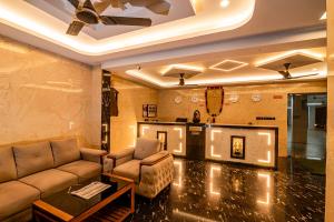 Χώρος καθιστικού στο Lakshmi Residency Chottanikkara