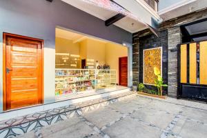 a store front of a building with a door at Hotel O Ekslusive Double'n in Temulus