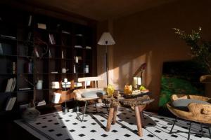 Χώρος καθιστικού στο Lijiang Yulong Manshron Snow Highlands Villa