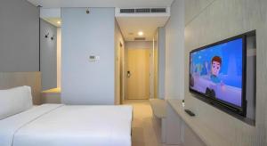 TV a/nebo společenská místnost v ubytování MIC Residence + 45 fotografií