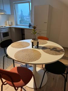 a kitchen with two tables and chairs with a plant on it at Gemütliche 2,5 Zimmer Wohnung in Grenzach-Wyhlen