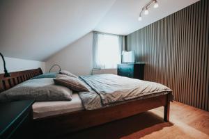 Postel nebo postele na pokoji v ubytování Apartmány v ráji (Českém) + 60 fotografií