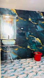 a bathroom with a sink and a mirror at Venice Home Stay in Kodaikānāl