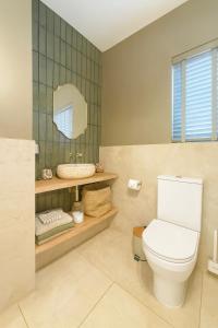 Koupelna v ubytování Tanshelf House - Pontefract Town Centre + 16 fotografií