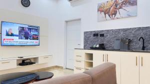 Kuchyň nebo kuchyňský kout v ubytování Skyland Apartments + 33 fotografií