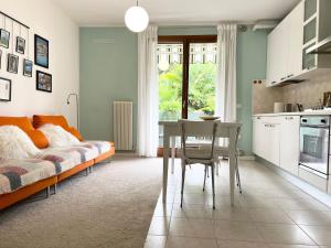 a bedroom with a bed and a table and a kitchen at Apartment near Treviso in Silea in Silea