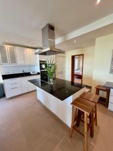 Kuchyň nebo kuchyňský kout v ubytování Tankini Beachfront Villa